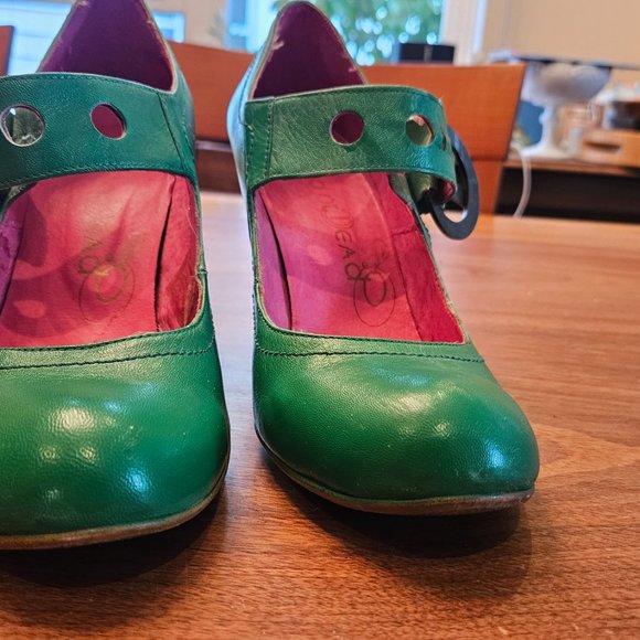 Red or Dead Green round toe Mary Jane heels size 41 - Picture 2 of 11